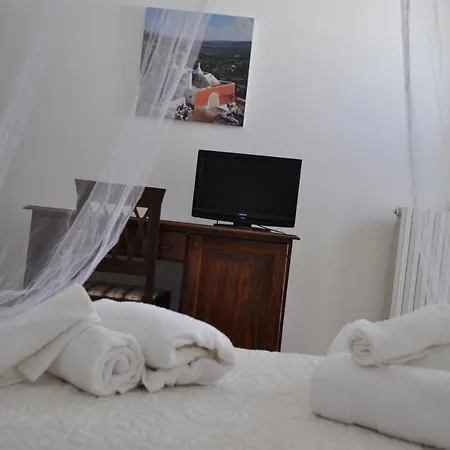 לינה וארוחת בוקר Rosanna 3*